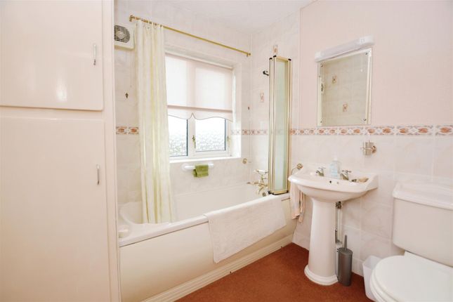 Semi-detached house for sale in Wynmoor Road, Scunthorpe