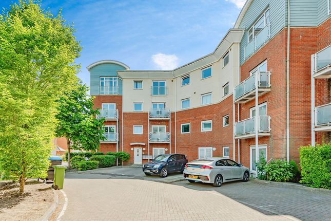 Flat 8, Parkham House, Reynolds Avenue, Redhill photo 3