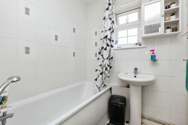 Flat for sale in Weekes Drive, Cippenham, Slough