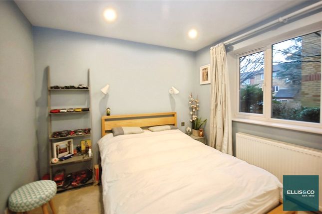 Greenway Close, Friern Barnet photo 4