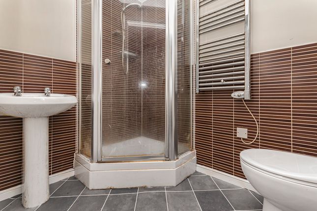 34 Sunningdale Court, Bolton photo 4