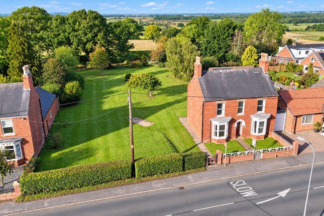 3-bed detached on 6 Gainsborough Road, Gainsborough, £350,000