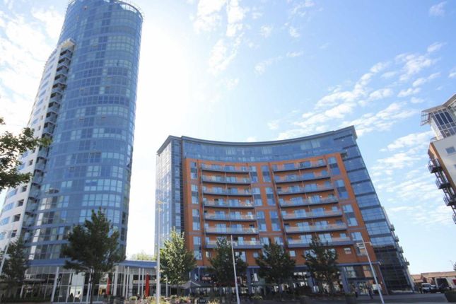 Flat to rent in The Cresent, Gunwharf Quays, Portsmouth