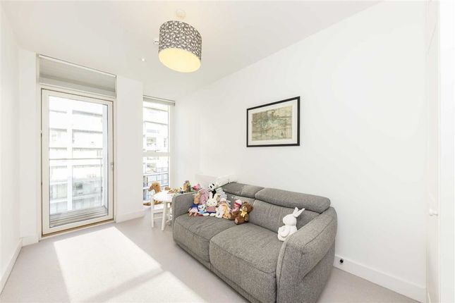 Flat for sale in River Gardens Walk, London