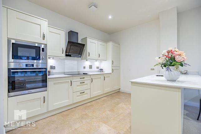Flat 31 Monterey, Royal Close, Christchurch photo 2