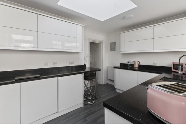 2, Shirley Close, Shoreham-by-Sea photo 4