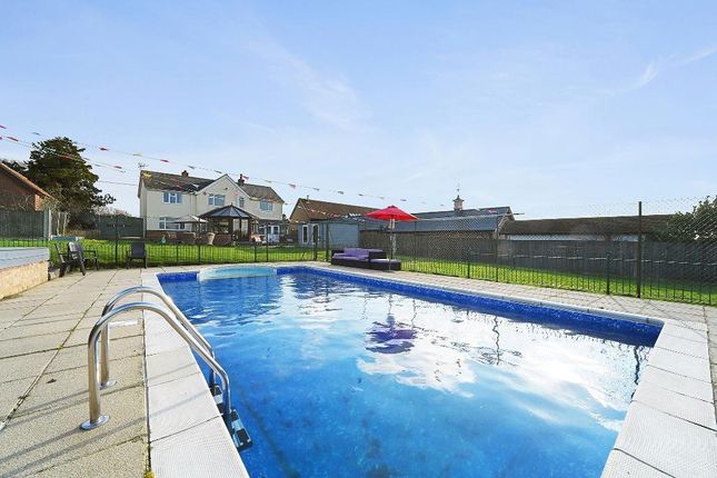 Park Pale Farm, Harwich Road, Great Oakley photo 2