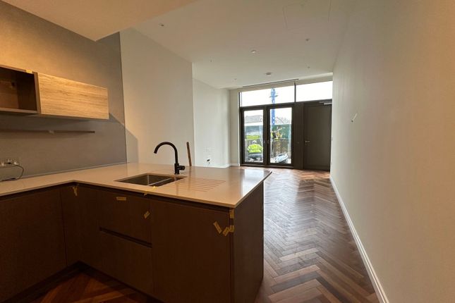 Flat to rent in 1 Parkland Walk, London