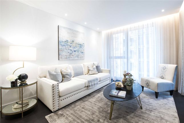 Flat to rent in Charles Clowes Walk, New Covent Garden