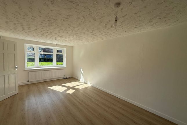 19 Leacroft, Willenhall, Walsall photo 2