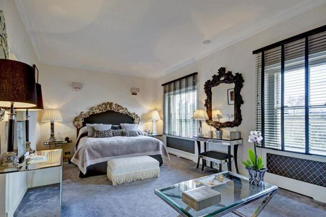 Town house to rent in Hanover Terrace, London