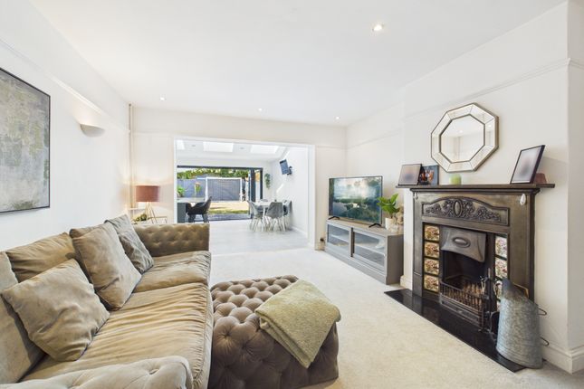 123, Brackley Road, Hazlemere, Buckinghamshire, HP15 7EY photo 4