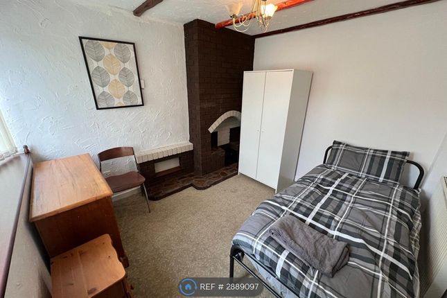 Lewis Close, Willenhall photo 2