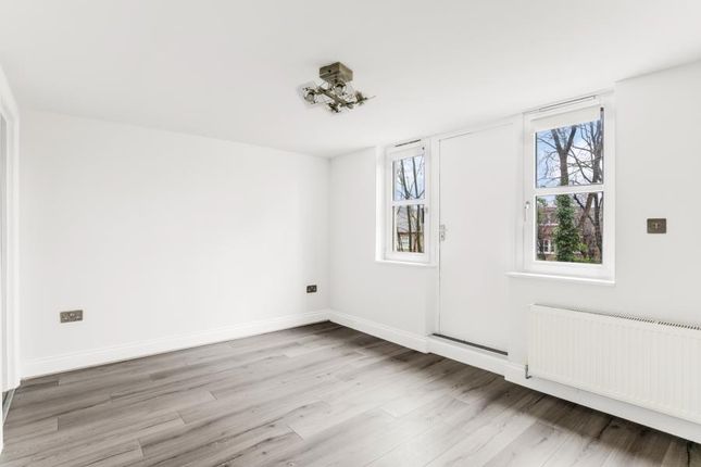 Flat to rent in Crescent Road, Crouch End