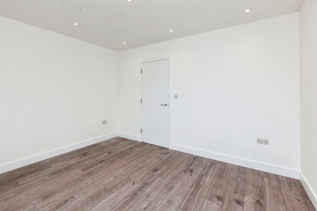 Flat for sale in Faraday Road, Slough