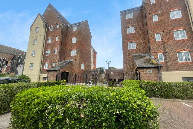 Thumbnail Flat to rent in Madeira Way, Eastbourne