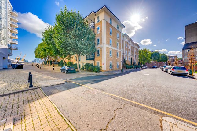 Flat 1, Galleons View, Stewart Street, London photo 2