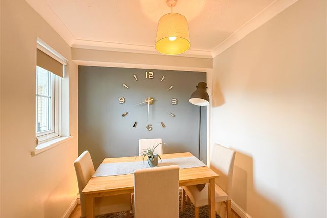 66, Cherry Orchard, Southminster photo 4
