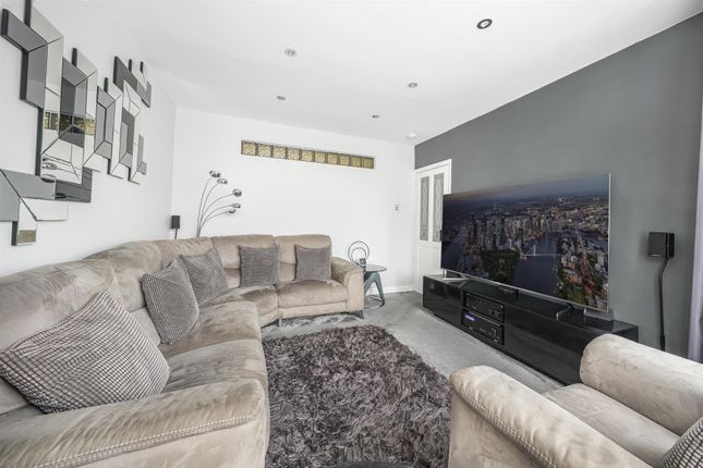4, Harlow Road, London photo 4