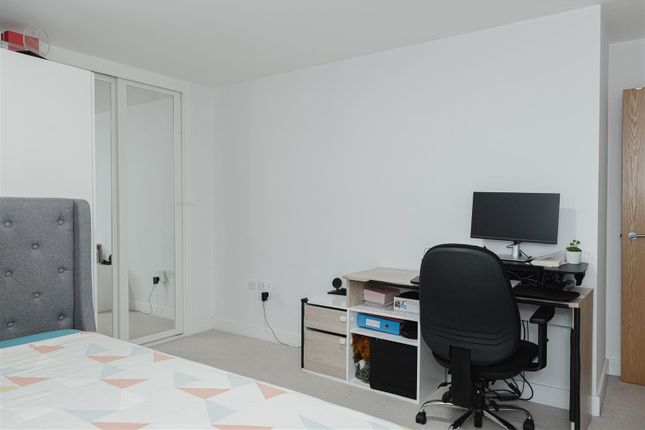 Flat for sale in High Street, Redhill