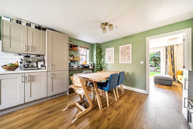 12, Blackburne Way, Farnham photo 4