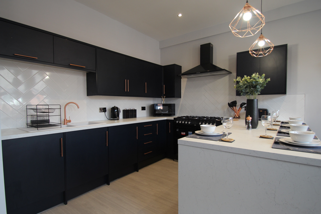 1-bed house on 25, Sefton Terrace, Leeds, £3,370/mo