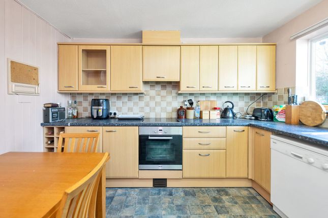 52 Meadowcroft Way, Royston photo 2