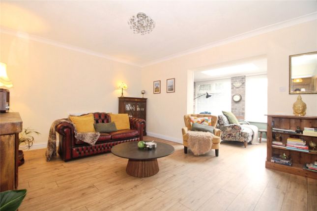 9, Meadow View, Leicester photo 4