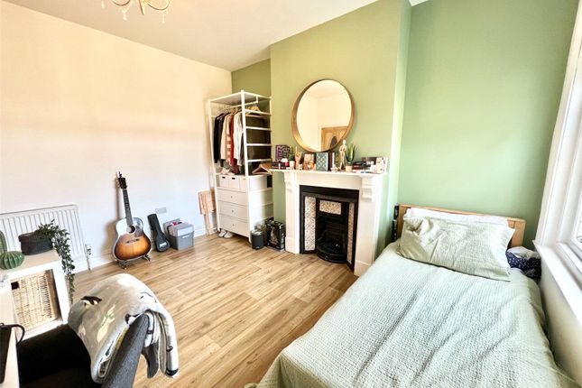 Terraced house for sale in Bath Road, Old Town, Swindon