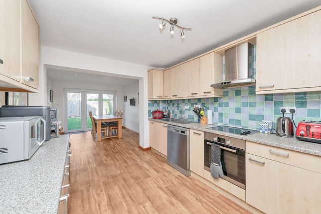 7 Savile Way, Royston photo 2