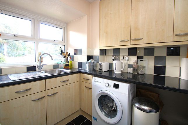 40, Fisher Close, Hersham photo 3