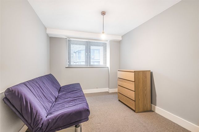 Flat for sale in Millharbour, London