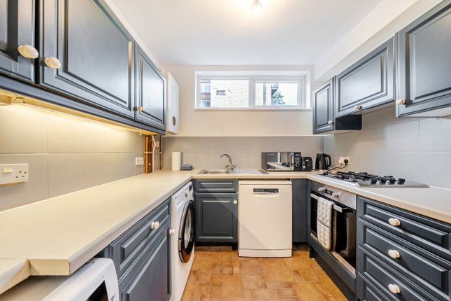 8 Westmore Court, 17-20, Carlton Drive, London photo 2