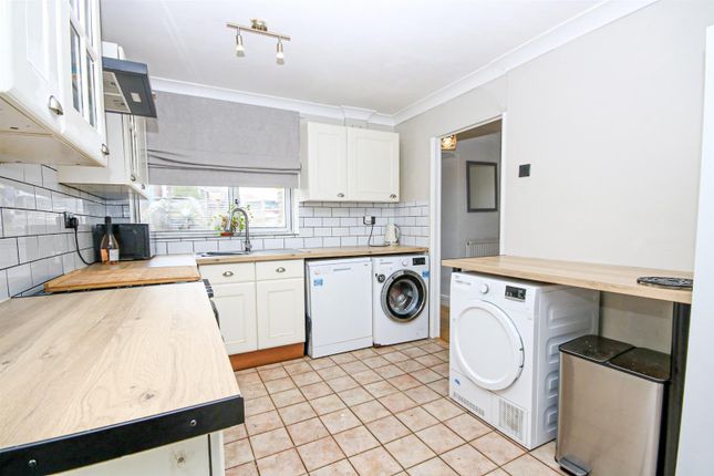 46, Cedar Avenue, Norwich photo 2