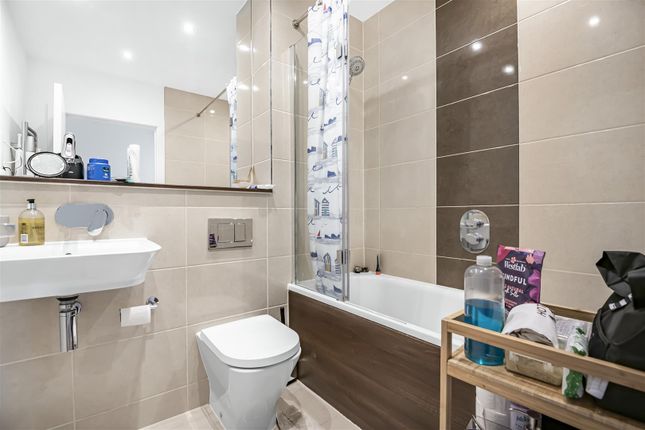 Flat for sale in Cygnet House, Drake Way, Reading