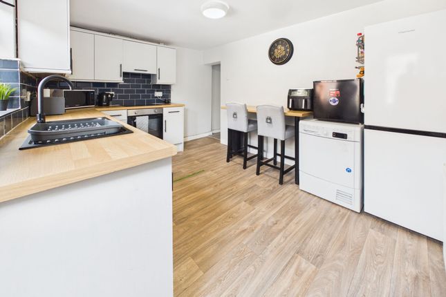 205 Elliott Street, Manchester photo 4