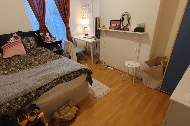32 Mackintosh Place, Cardiff photo 3