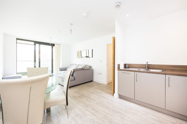 2, Flat 31, Agnes George Walk, London photo 4