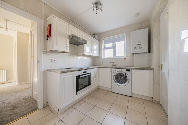 29, Imber Close, Esher photo 4