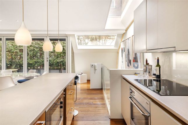 18, Cadogan Lane, London photo 4