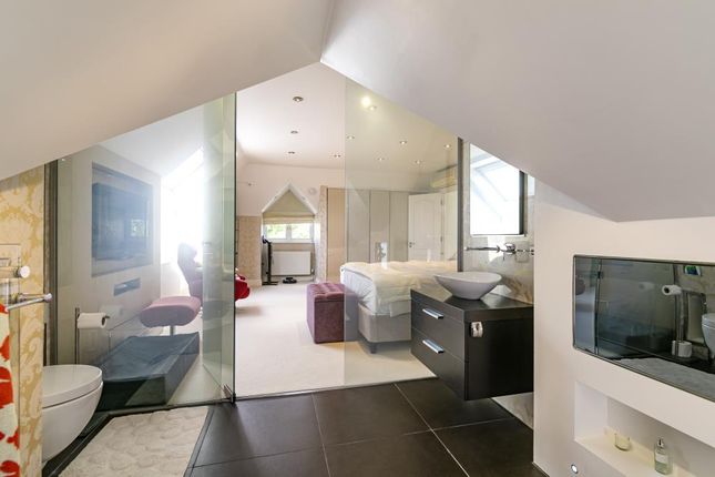 64 CHURCH CRESCENT, Church Crescent, London photo 4