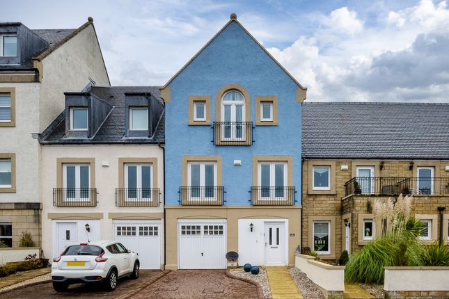Thumbnail Town house for sale in Harbourside, Greenock
