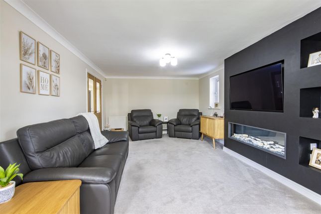 6, Netherfield Close, Chesterfield photo 4