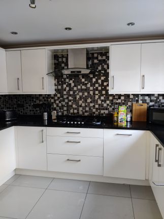 Semi-detached house to rent in Carol Close, Luton