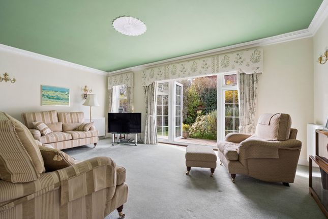 19, The Avenue, Northwood photo 2