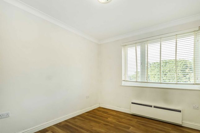 Mountcombe Close, Surbiton photo 4