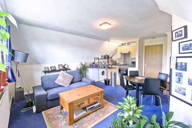 Flat 23,, New Poplars Court, Aldershot photo 2