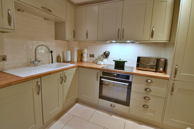 Milbourne Court, Wimborne Road East, Ferndown photo 2
