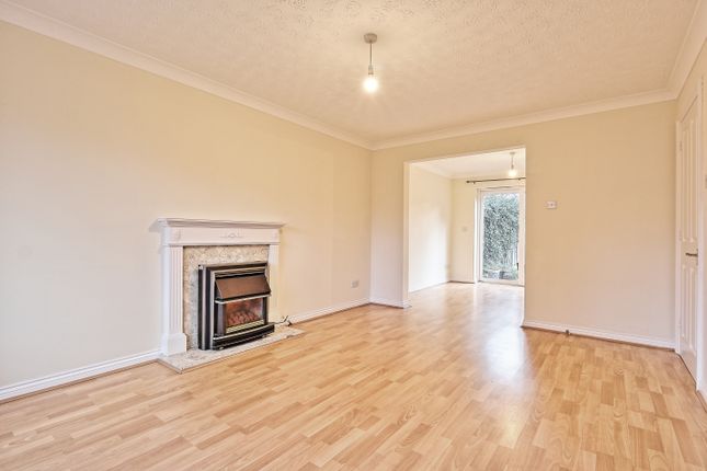 15, Sycamore Close, Cambrigdeshire photo 3