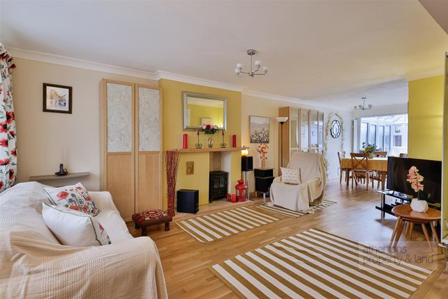 8, Whittam Crescent, Whalley photo 2
